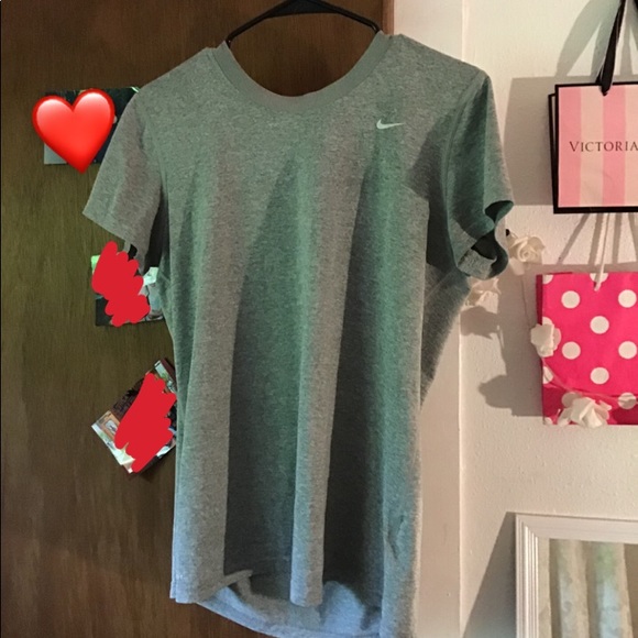 Grey Nike Short-Sleeve Shirt - Picture 1 of 3